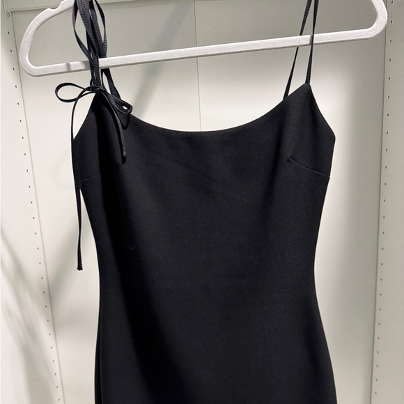 Sleek & Stylish Black Mini Dress Cinq à Sept - Picture 3 of 4